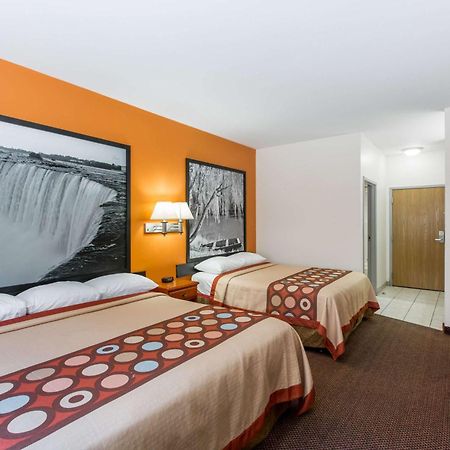 Super 8 By Wyndham Salina Hotel Exterior photo