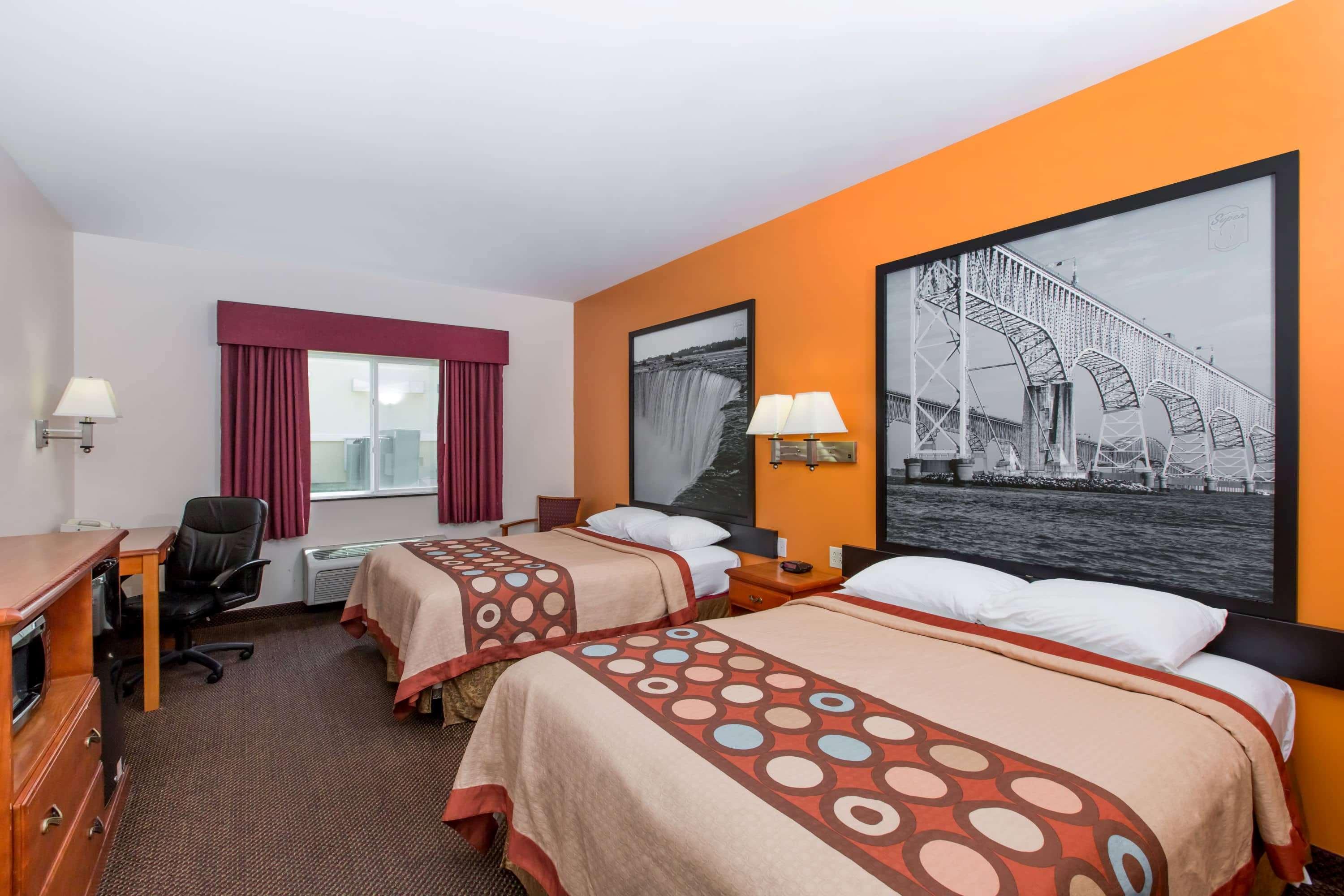 Super 8 By Wyndham Salina Hotel Exterior photo