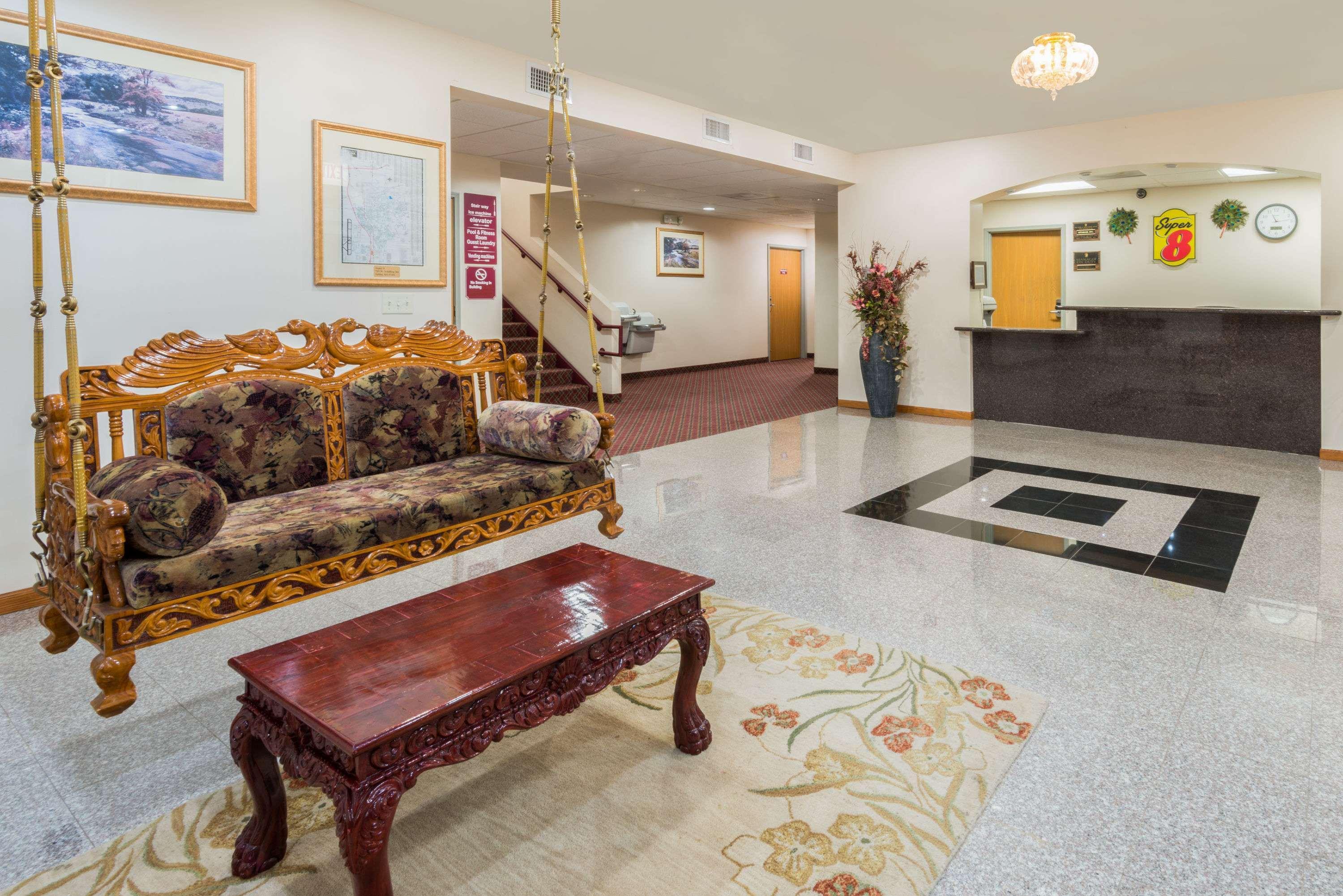 Super 8 By Wyndham Salina Hotel Exterior photo