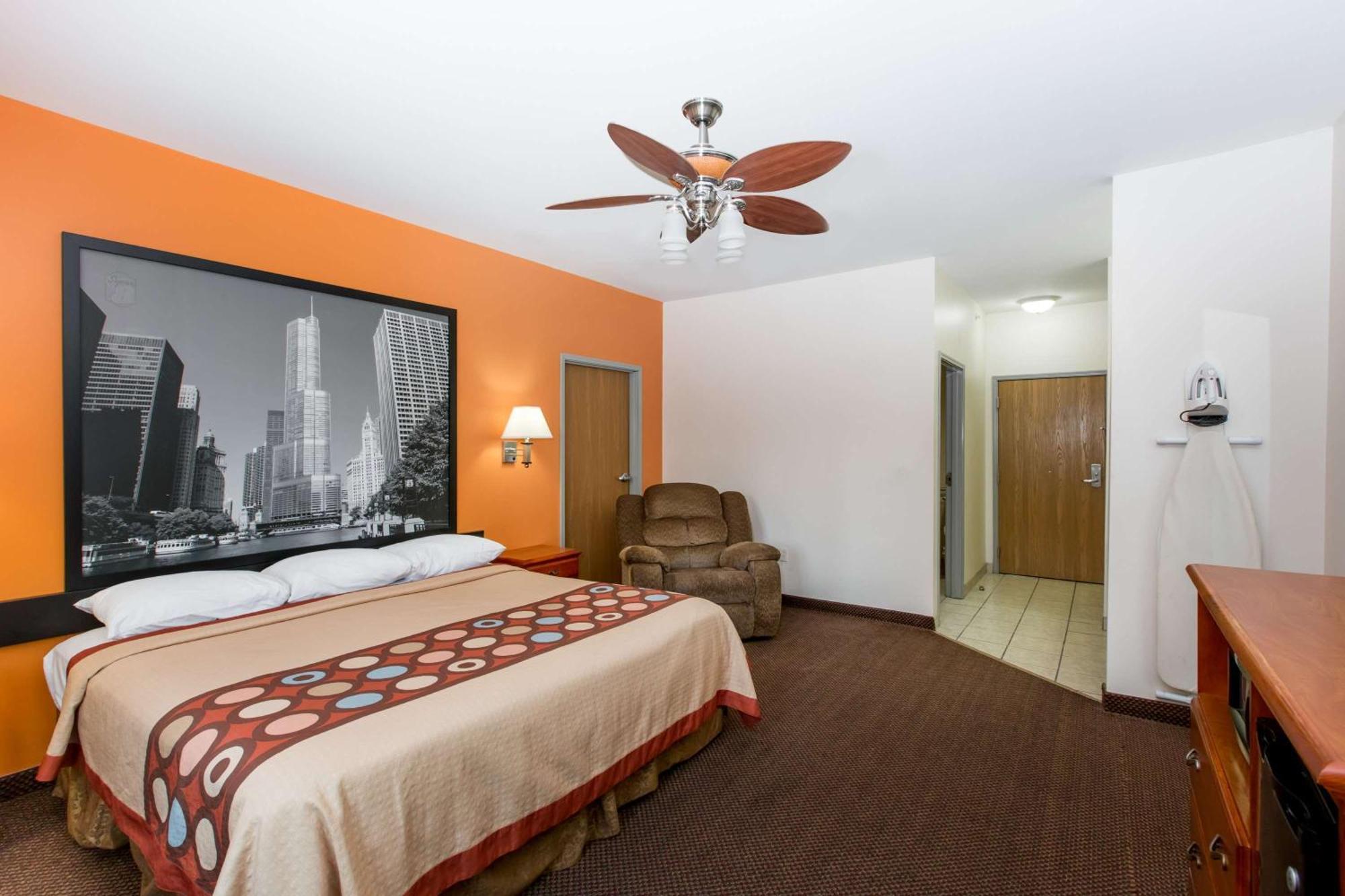 Super 8 By Wyndham Salina Hotel Exterior photo